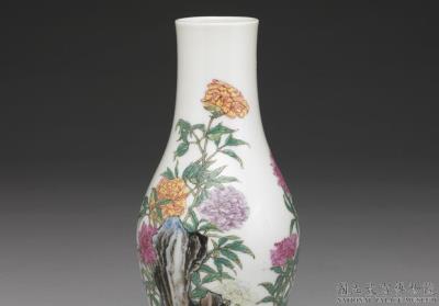 图片[2]-Olive-shaped vase with peony and chrysanthemum in falangcai painted enamels, Qianlong reign (1736-1795), Qing dynasty-China Archive